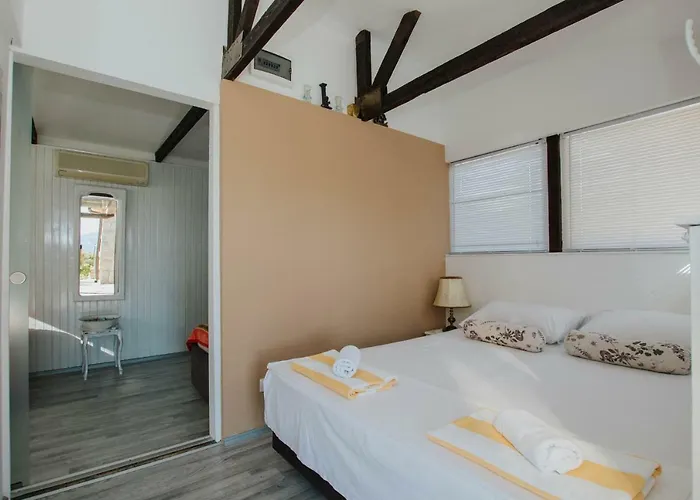 Capri House Vikendica Seget Vranjica